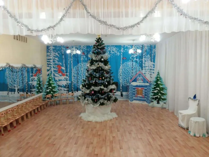 Новогоднее украшение зала