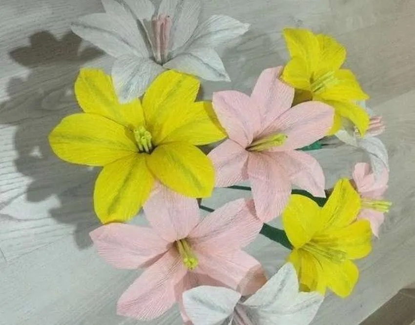 цветок лилия из гофрированной бумаги