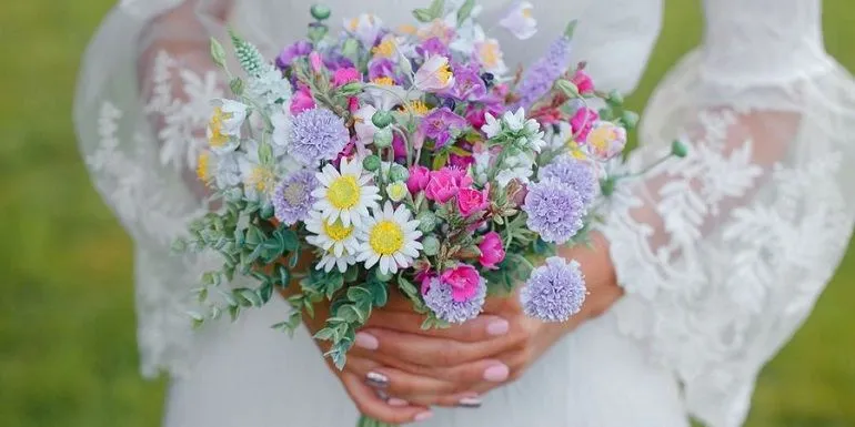 Свадебный букет из полевых цветов 
