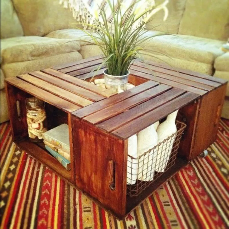 Столик из деревянного ящика