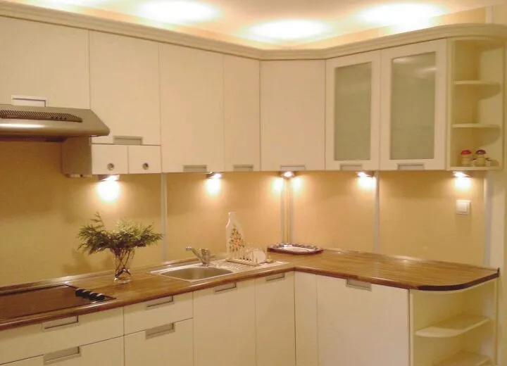 Угловые светильники для подсветки кухни