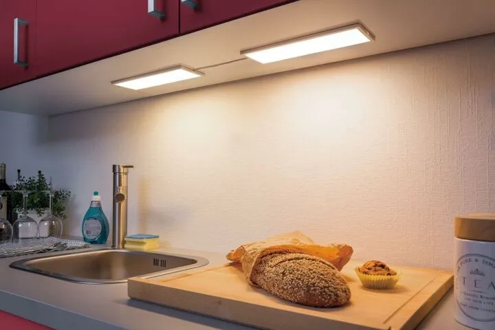 Накладные светильники в рабочей зоне кухни