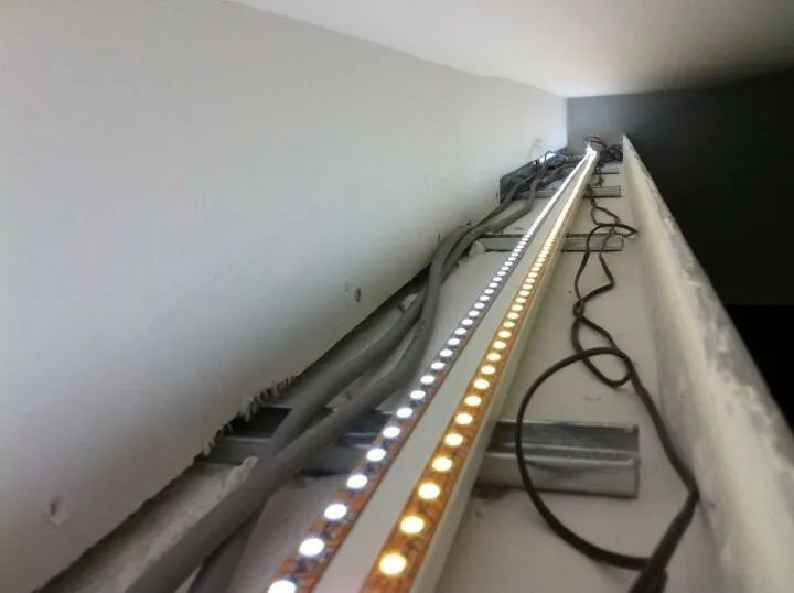 Монтаж Led-ленты в рабочей зоне под шкафами на кухне