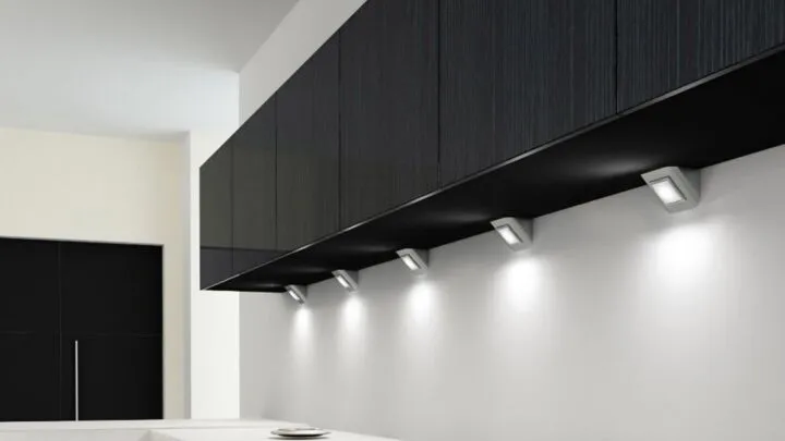 Угловые светильники для подсветки кухонной столешницы